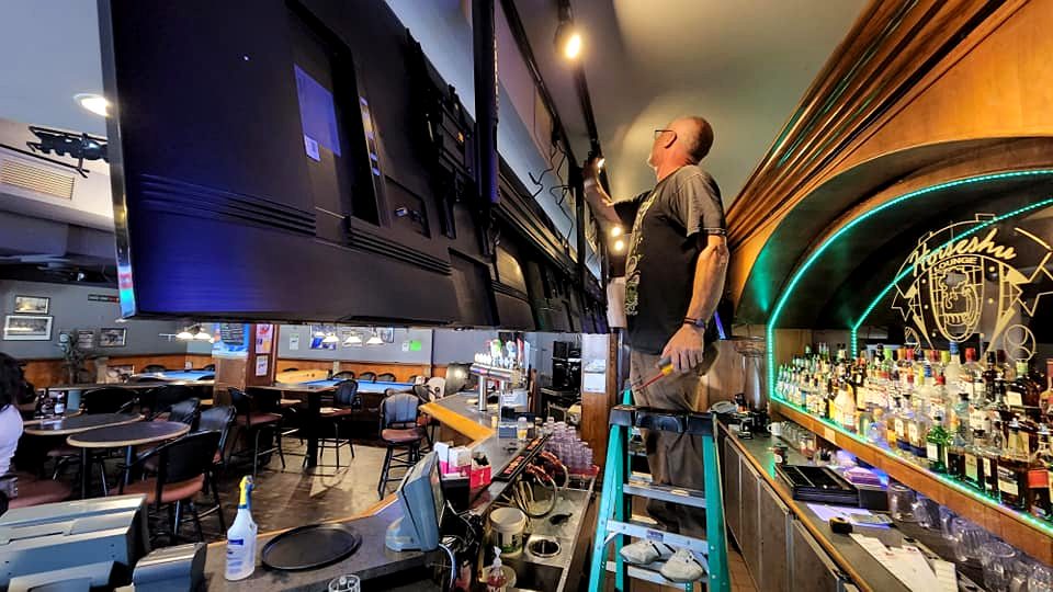 Mounting bar TV