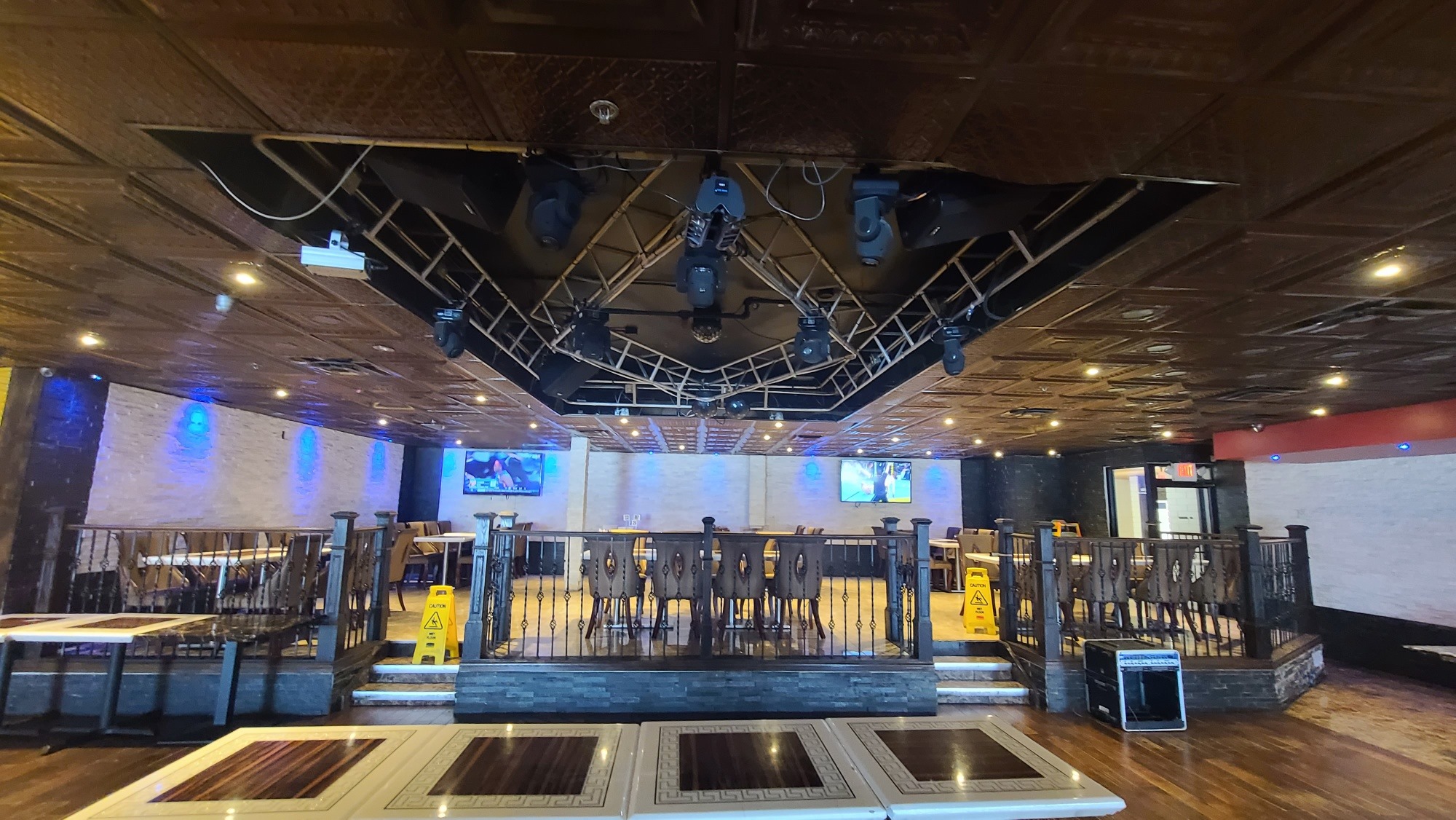Nightclub truss with moving-head lights